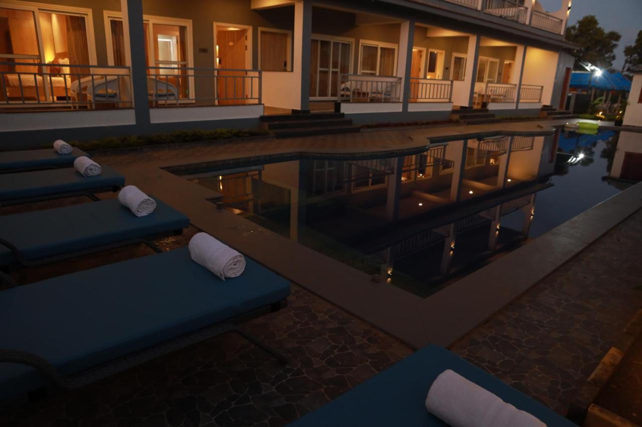 Gracias Cafe & Resort Morjim Esterno foto