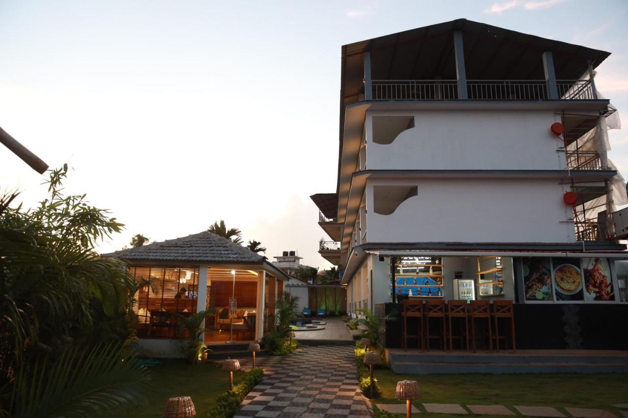 Gracias Cafe & Resort Morjim Esterno foto