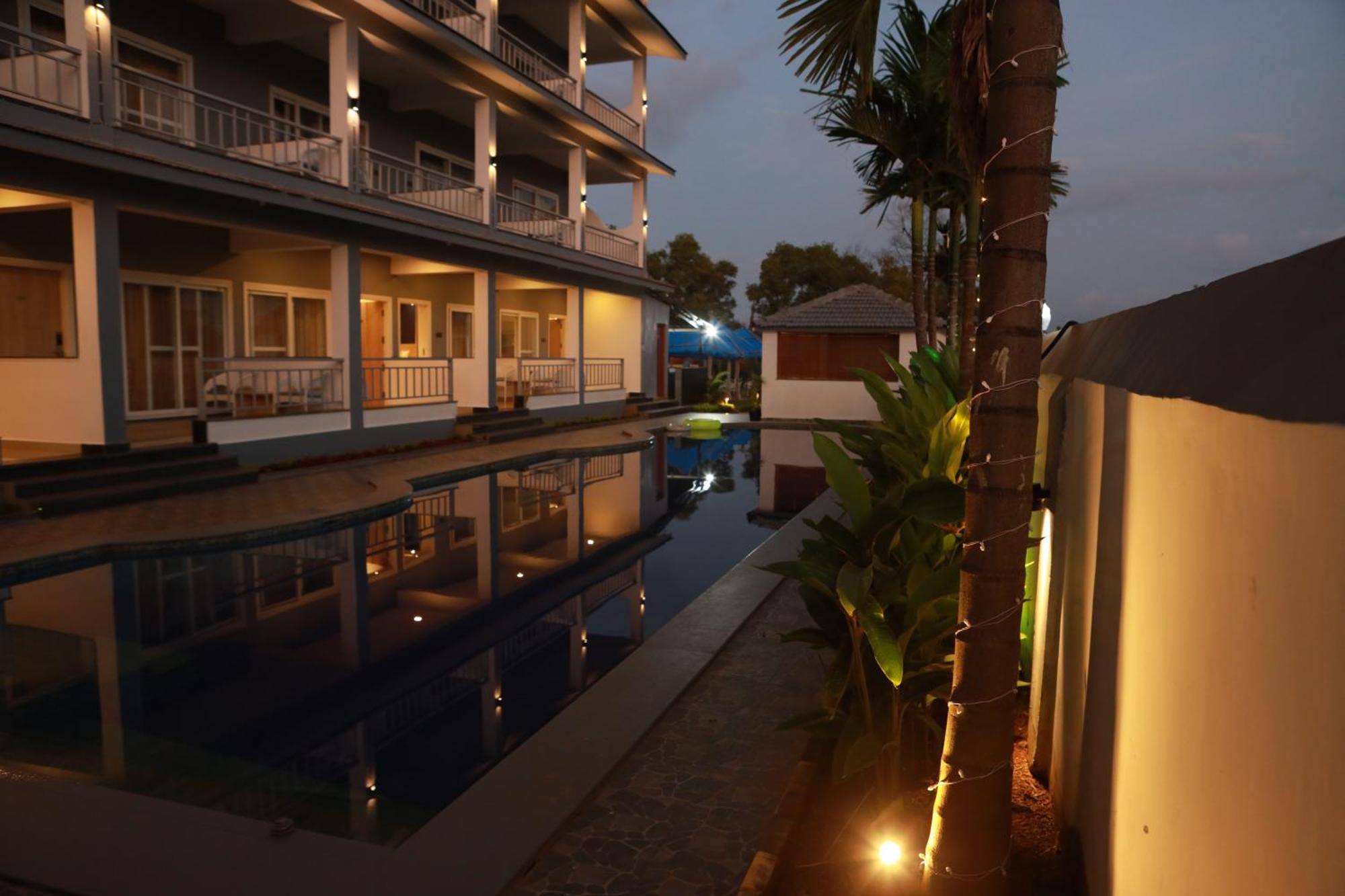 Gracias Cafe & Resort Morjim Esterno foto