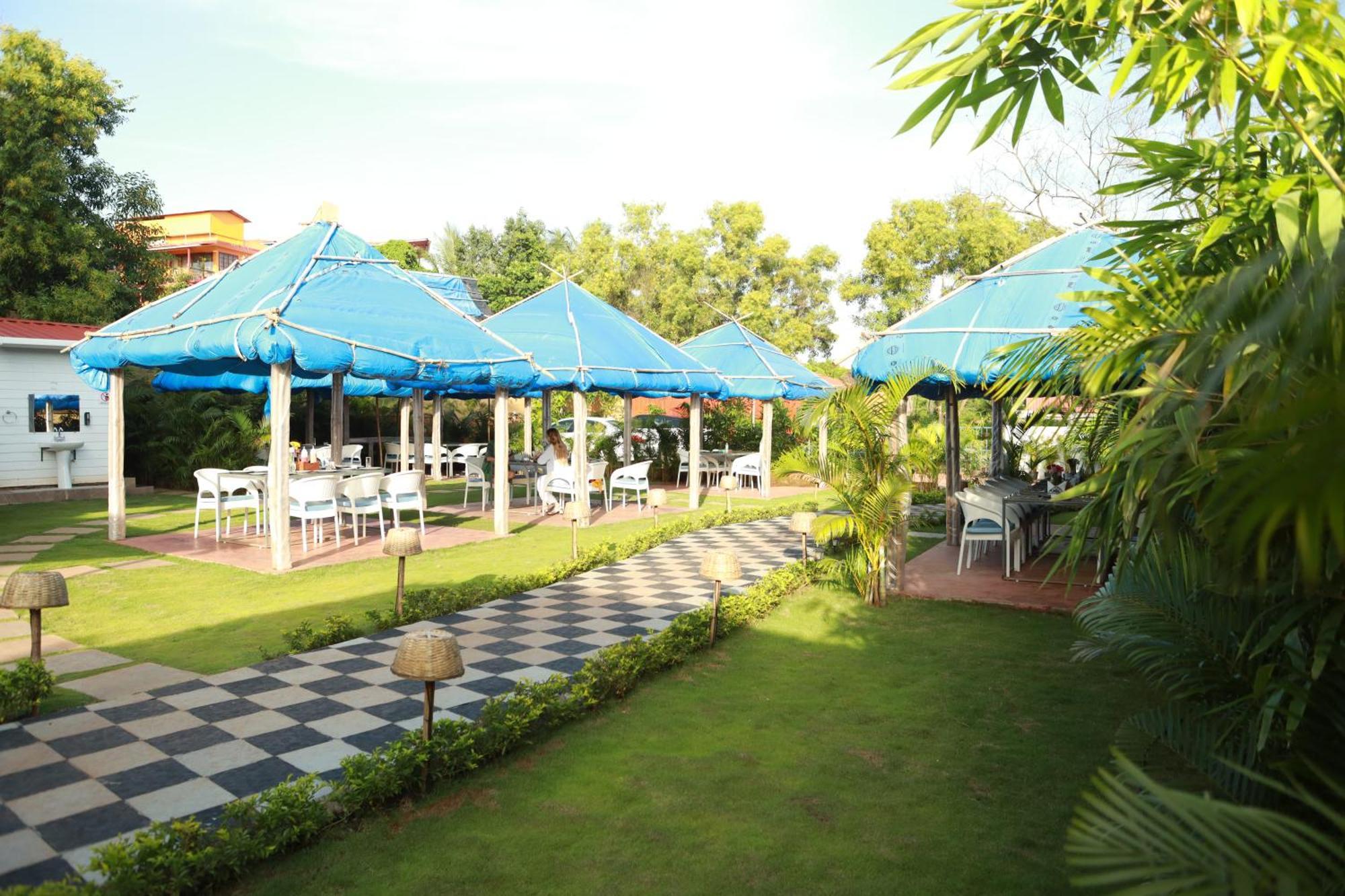Gracias Cafe & Resort Morjim Esterno foto