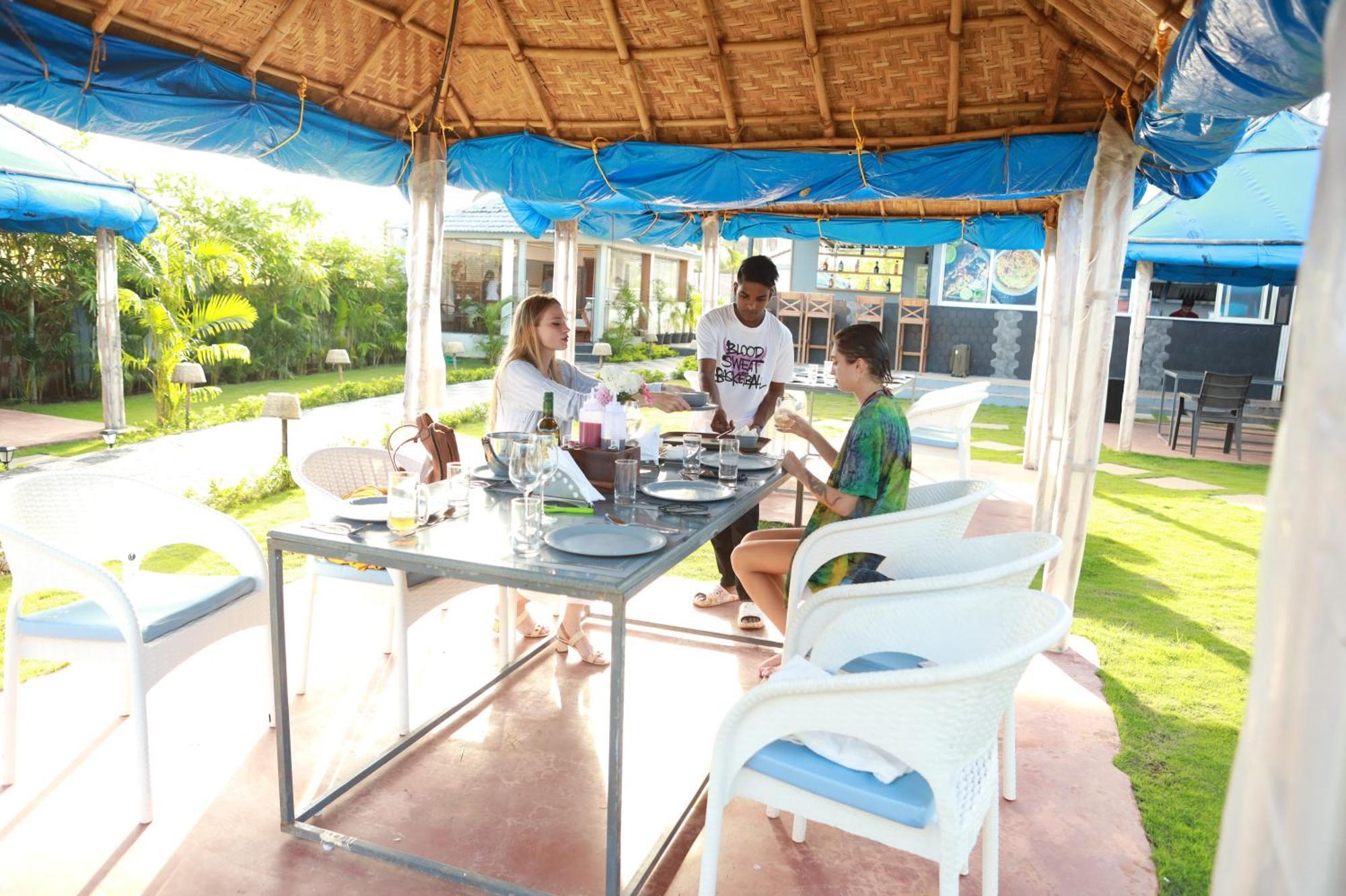 Gracias Cafe & Resort Morjim Esterno foto