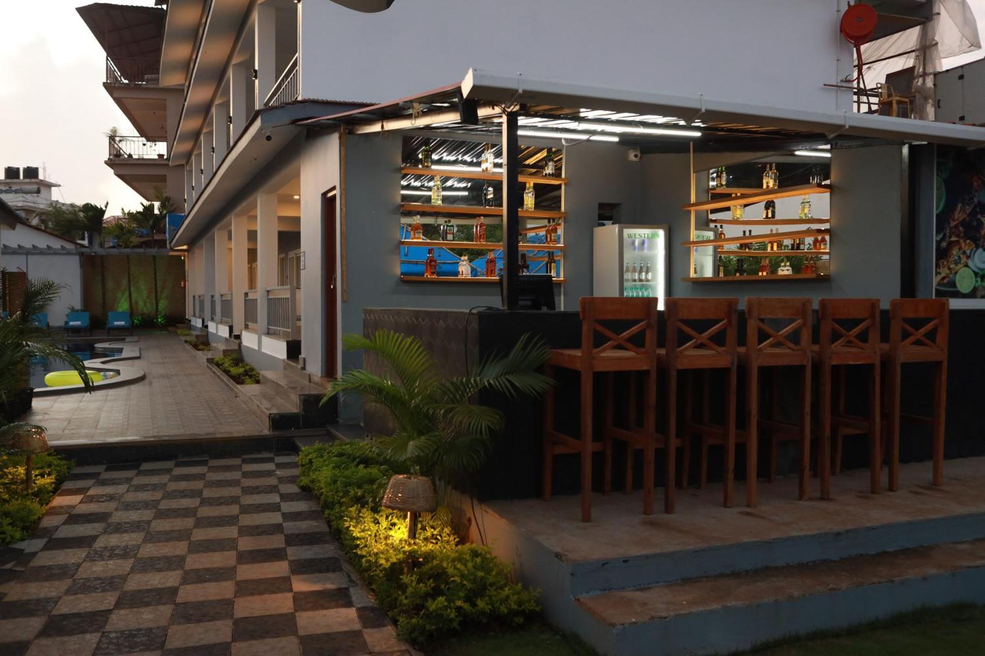 Gracias Cafe & Resort Morjim Esterno foto