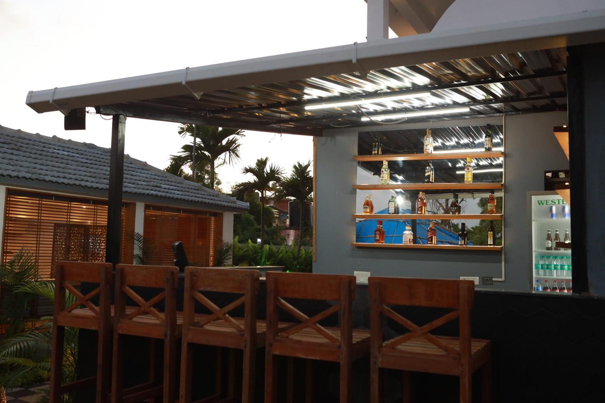 Gracias Cafe & Resort Morjim Esterno foto